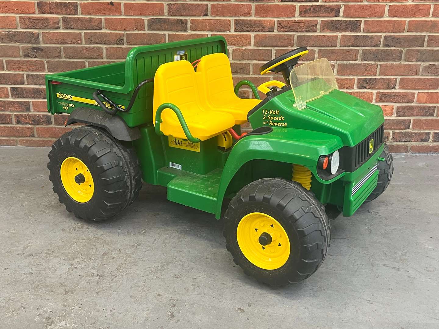 <p>John Deere Childs Battery Operated Gator and Charger</p>