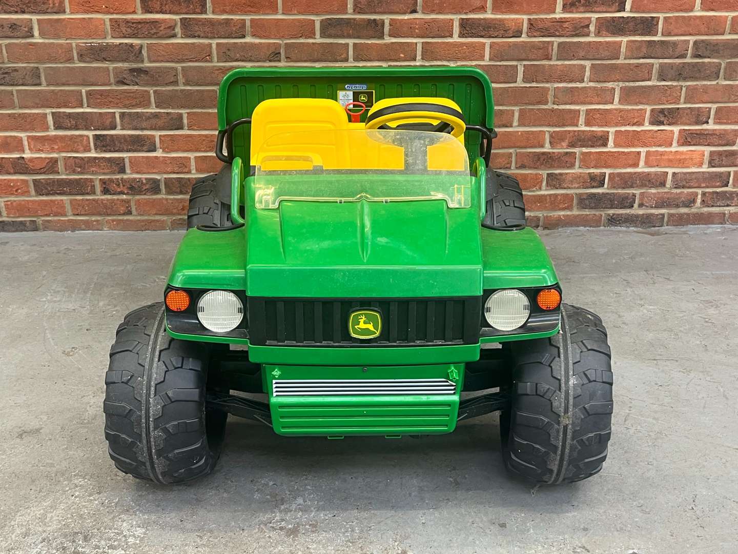 <p>John Deere Childs Battery Operated Gator and Charger</p>