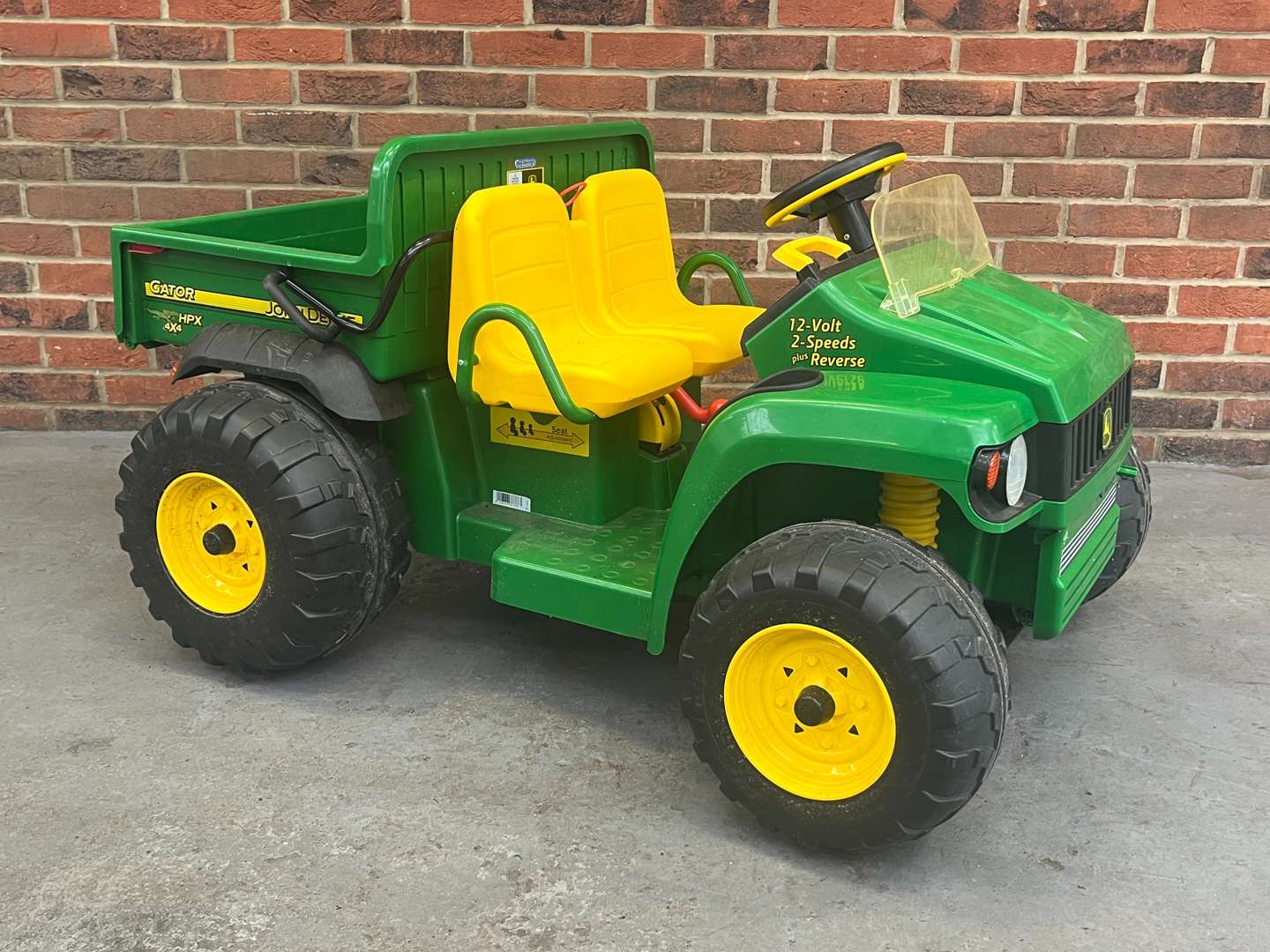 <p>John Deere Childs Battery Operated Gator and Charger</p>