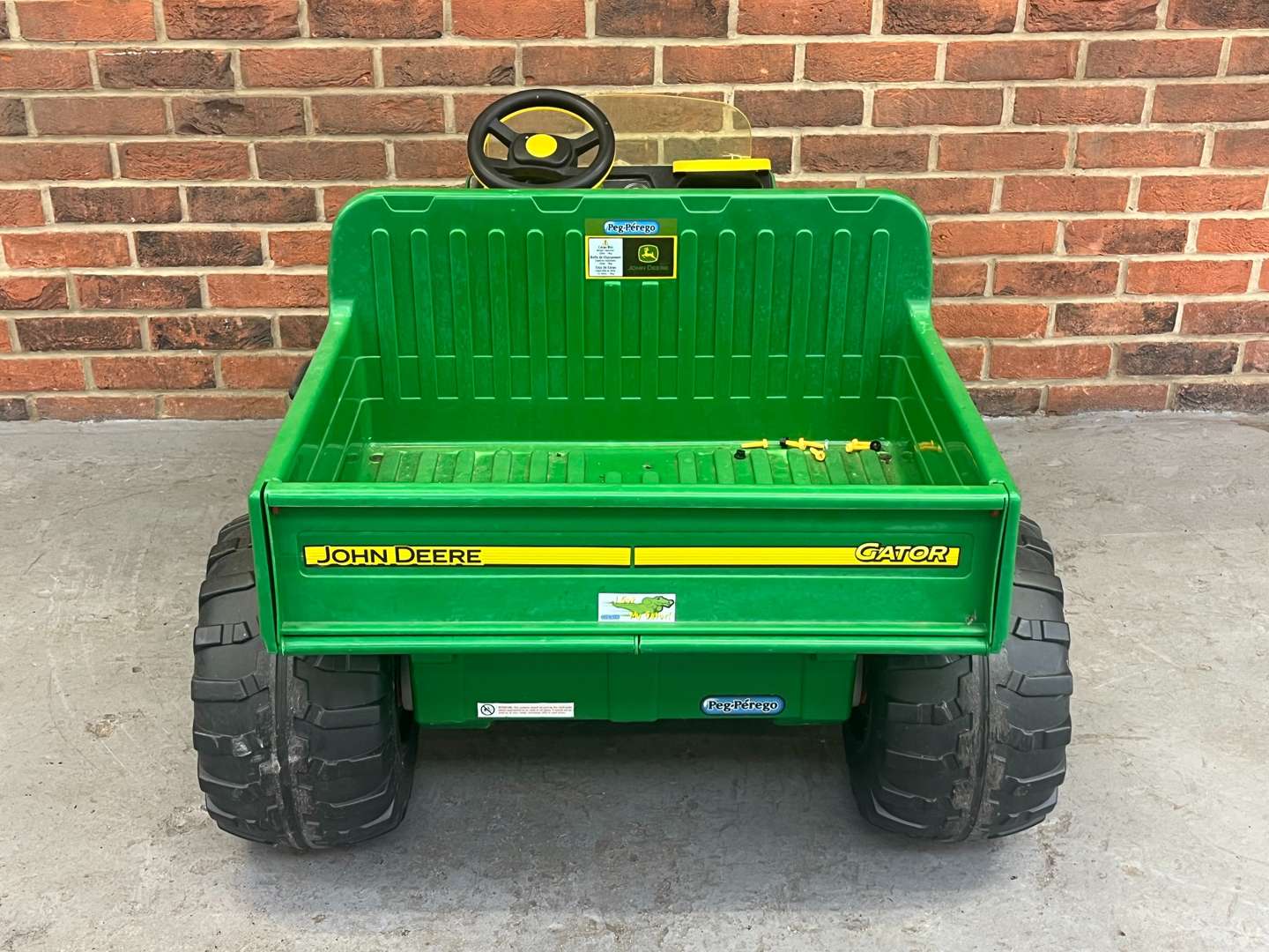 <p>John Deere Childs Battery Operated Gator and Charger</p>