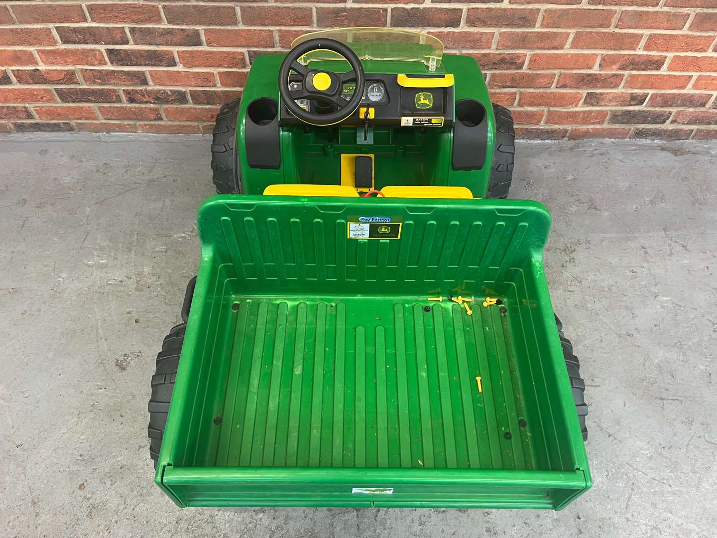 <p>John Deere Childs Battery Operated Gator and Charger</p>