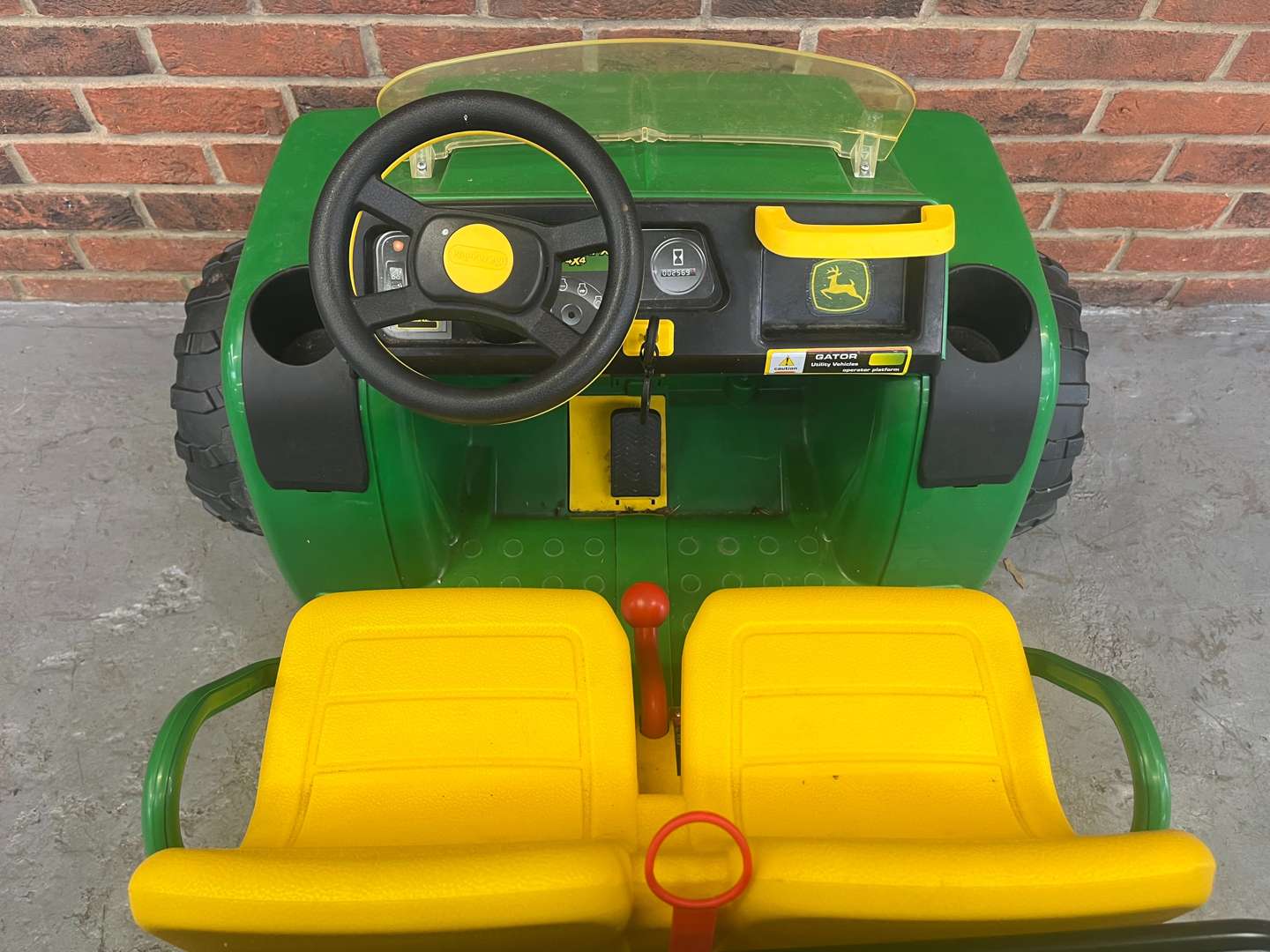 <p>John Deere Childs Battery Operated Gator and Charger</p>
