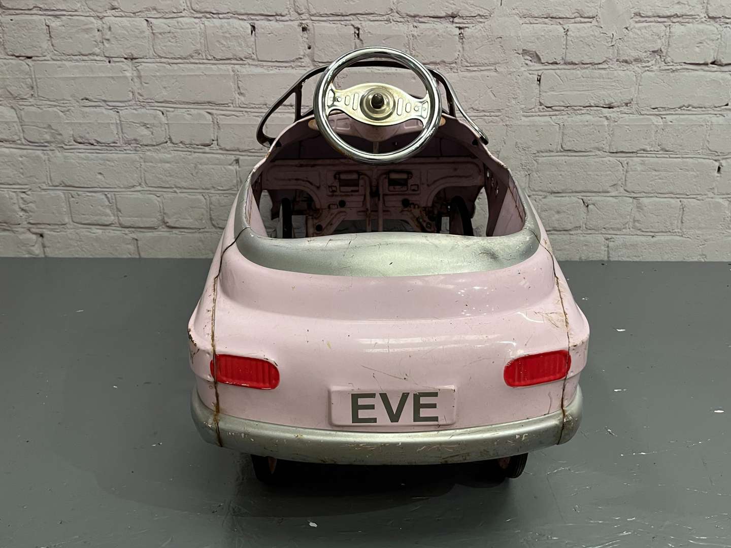 <p>Pink 1950's Styled Childs Pedal Car</p>
