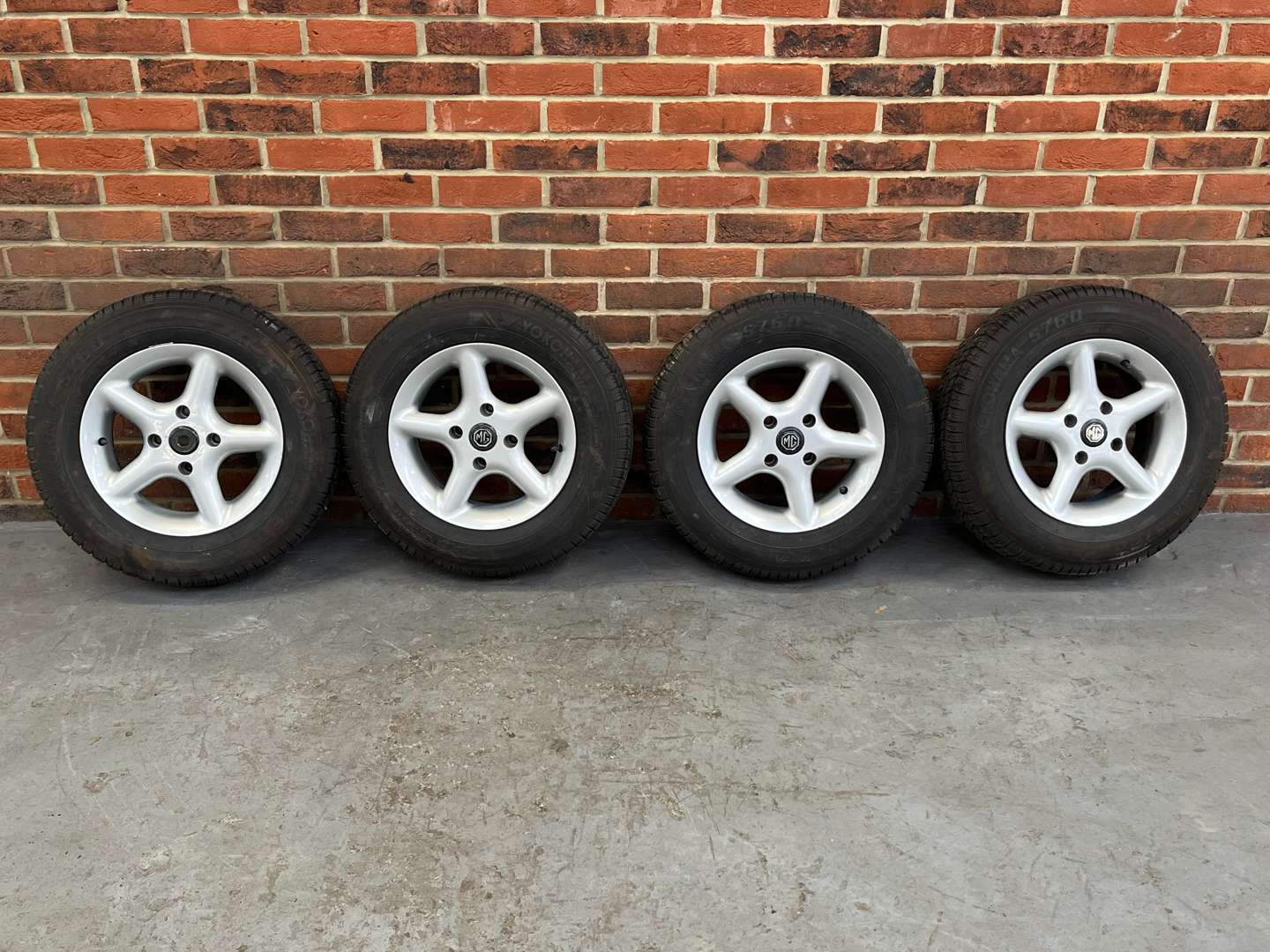 <p>Set of Four Alloy Wheels</p>