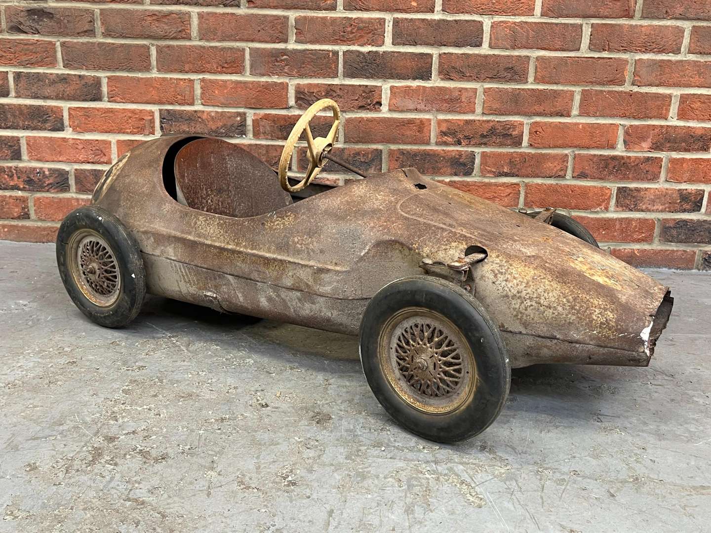 <p>Tri-ang Vanwall Childs Pedal Car (For Restoration)&nbsp;</p>