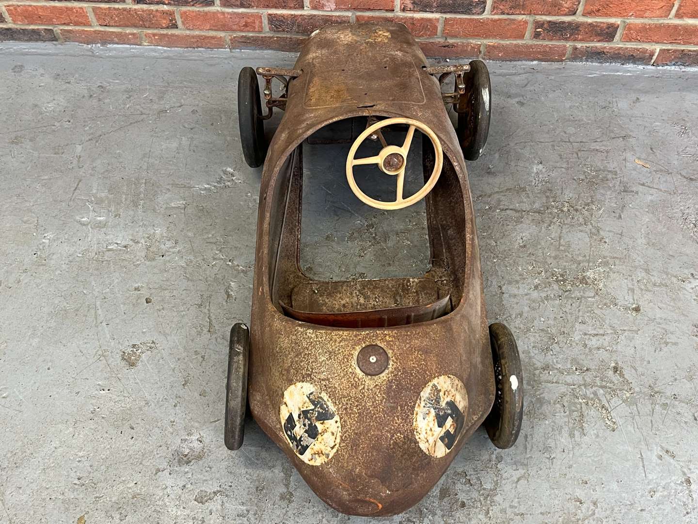 <p>Tri-ang Vanwall Childs Pedal Car (For Restoration)&nbsp;</p>