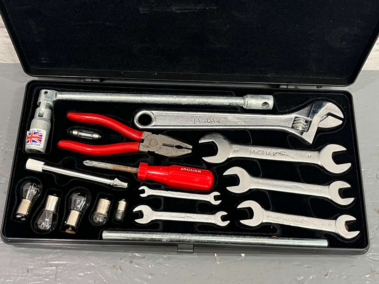 <p>Jaguar XJ Tool Kit</p>