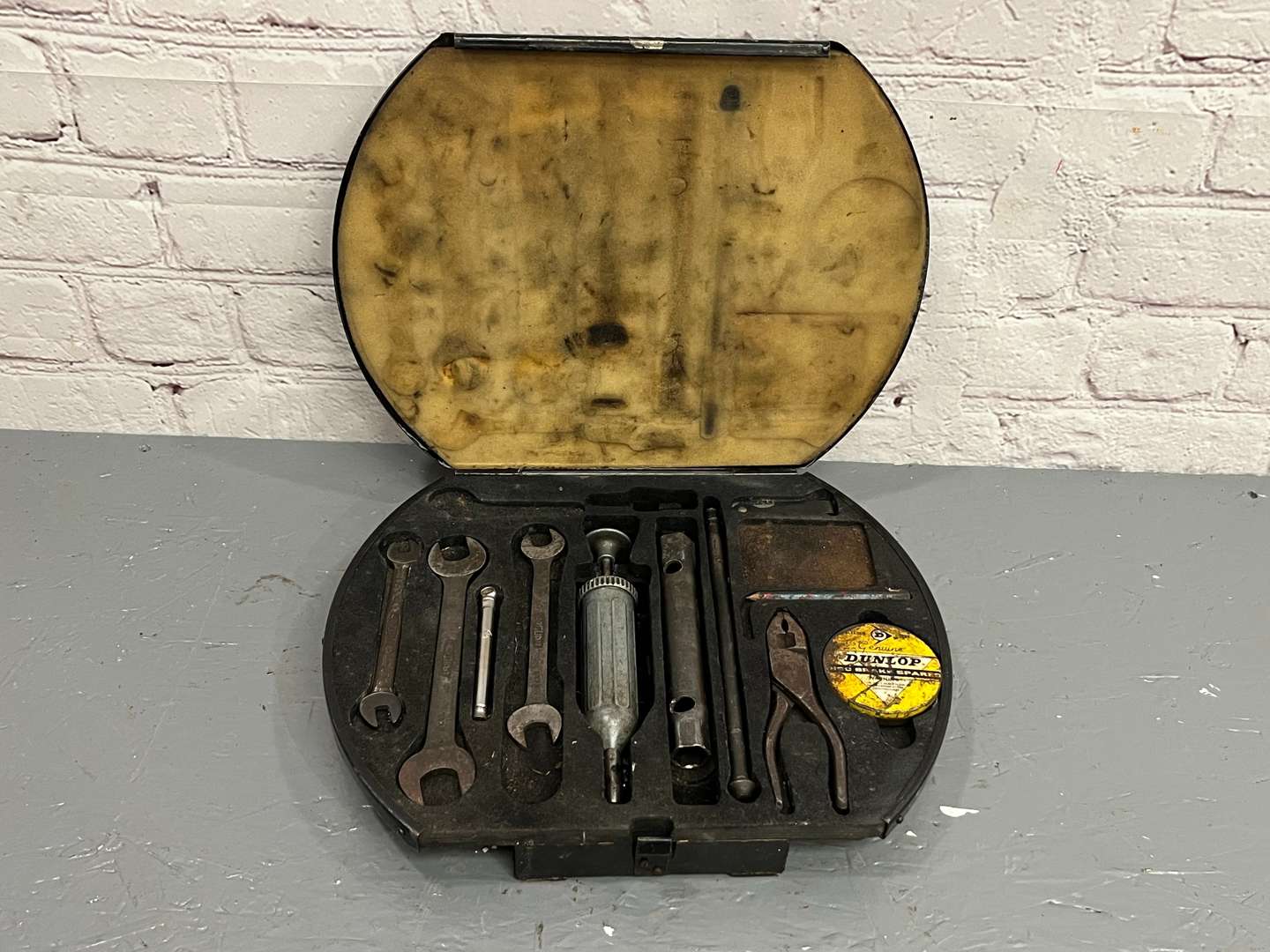 <p>Jaguar MkII Tool Kit</p>