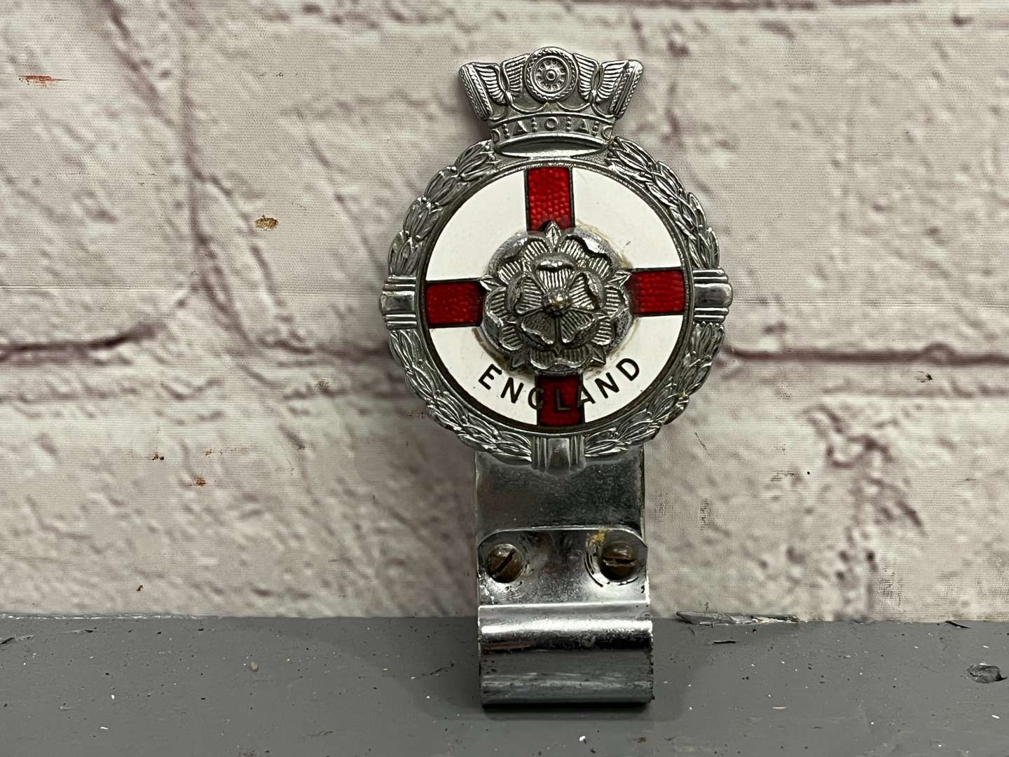 <p>England Classic Car Badge</p>