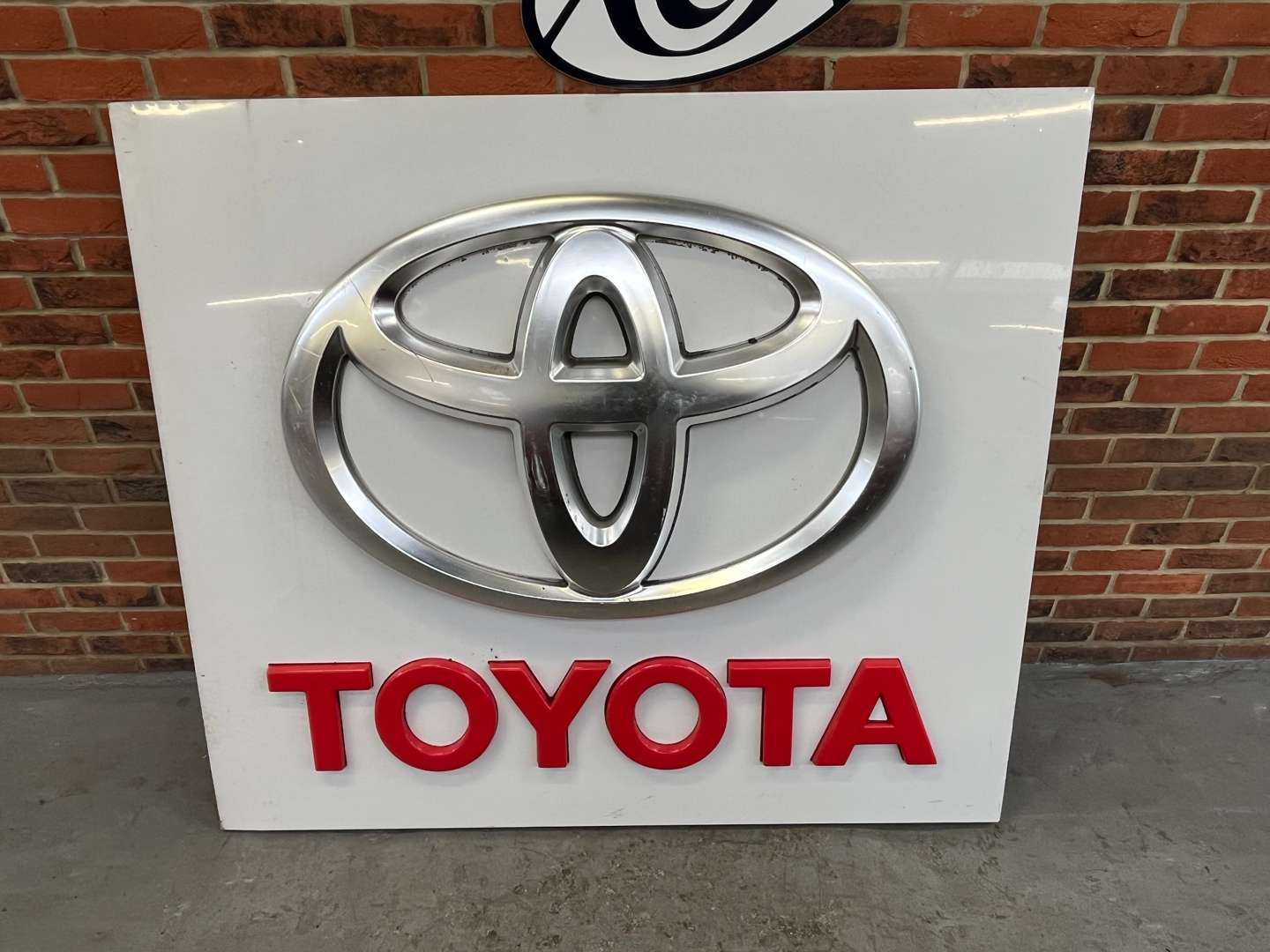 <p>Toyota Large Dealership Sign</p>