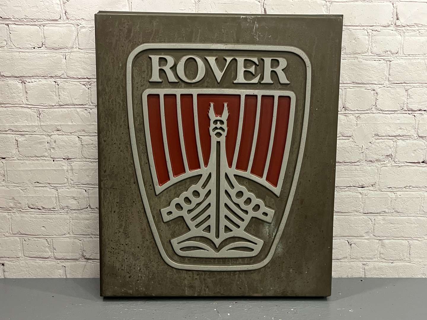 <p>Rover Plastic Dealership Sign</p>