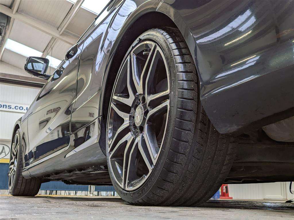 <p>2015 MERCEDES-BENZ E400 AMG LINE AUTO</p>