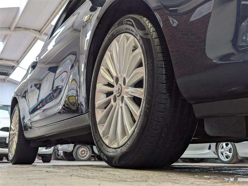 <p>2014 VAUXHALL ADAM GLAM</p>