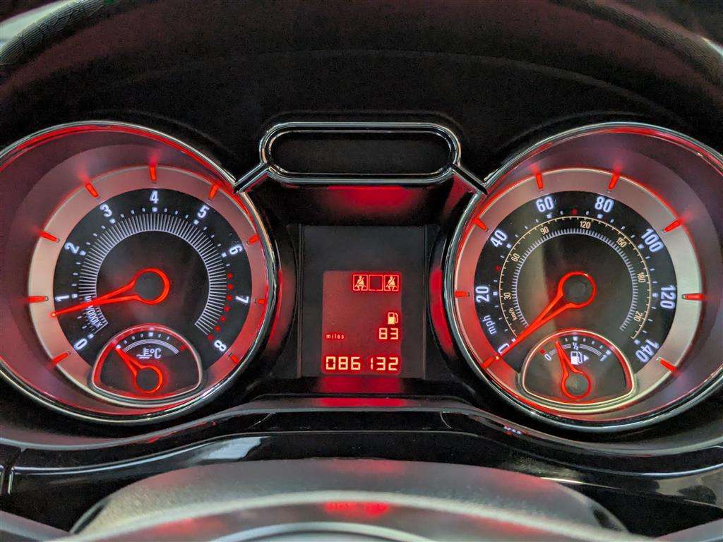 <p>2014 VAUXHALL ADAM GLAM</p>