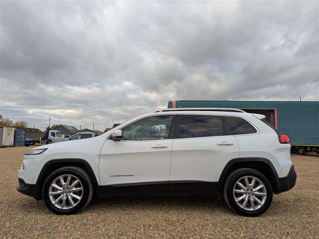 <p>2016 JEEP CHEROKEE LIMITED M-JET II</p>