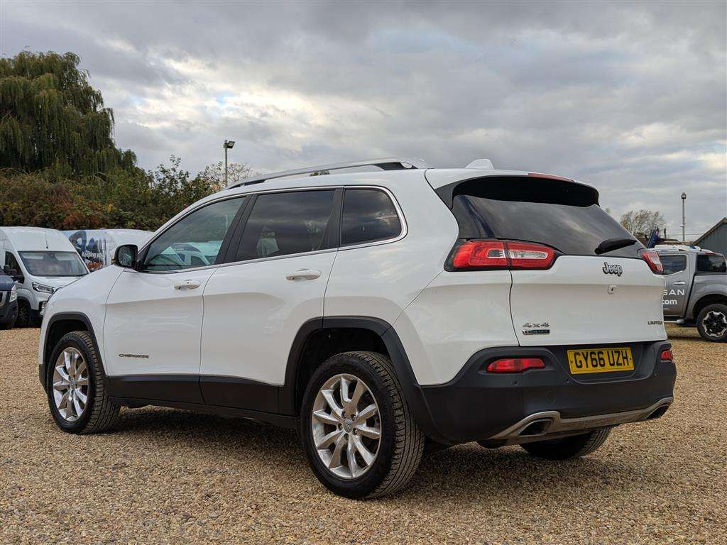 <p>2016 JEEP CHEROKEE LIMITED M-JET II</p>