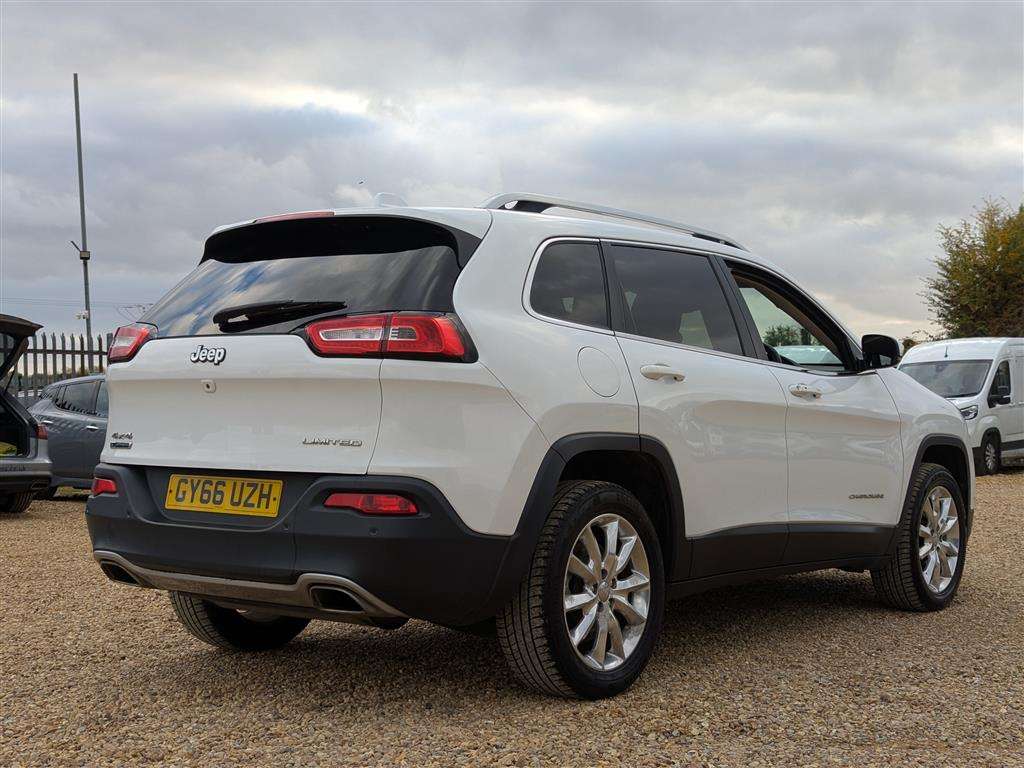 <p>2016 JEEP CHEROKEE LIMITED M-JET II</p>