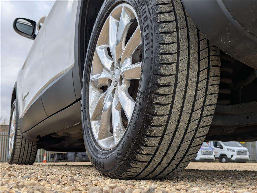 <p>2016 JEEP CHEROKEE LIMITED M-JET II</p>