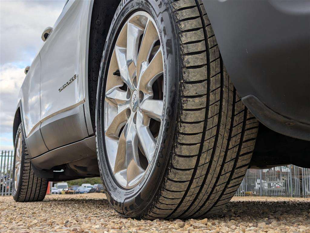 <p>2016 JEEP CHEROKEE LIMITED M-JET II</p>