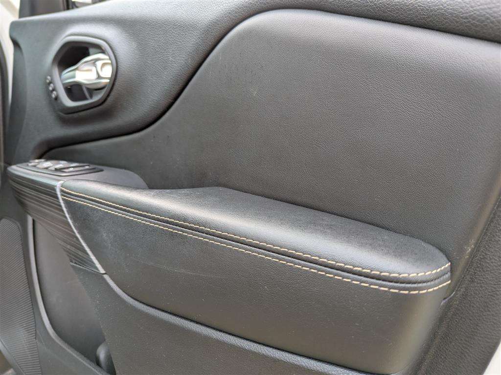 <p>2016 JEEP CHEROKEE LIMITED M-JET II</p>