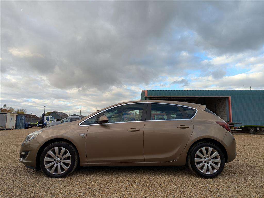 <p>2014 VAUXHALL ASTRA ELITE</p>