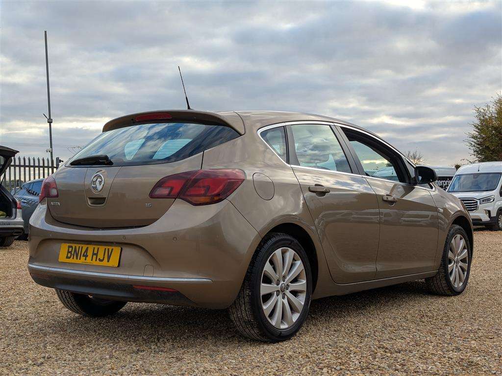 <p>2014 VAUXHALL ASTRA ELITE</p>