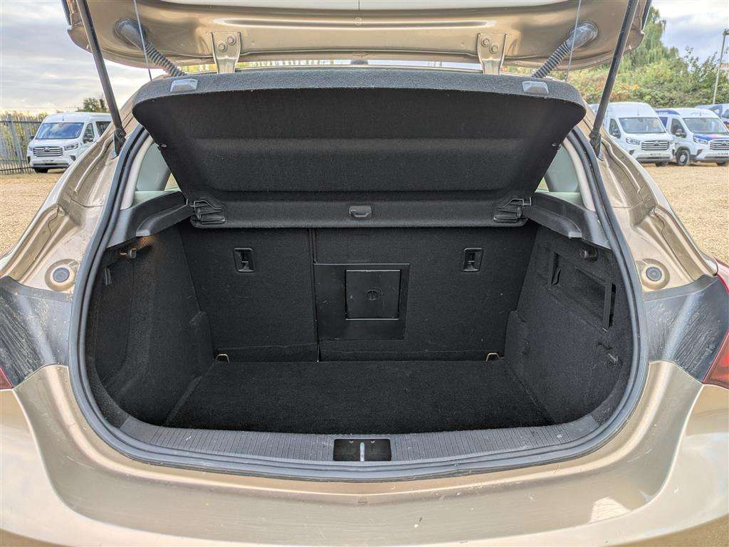 <p>2014 VAUXHALL ASTRA ELITE</p>