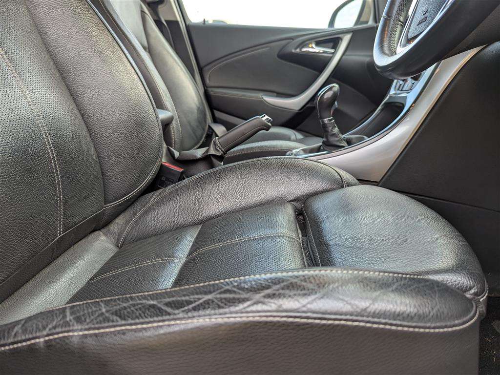 <p>2014 VAUXHALL ASTRA ELITE</p>