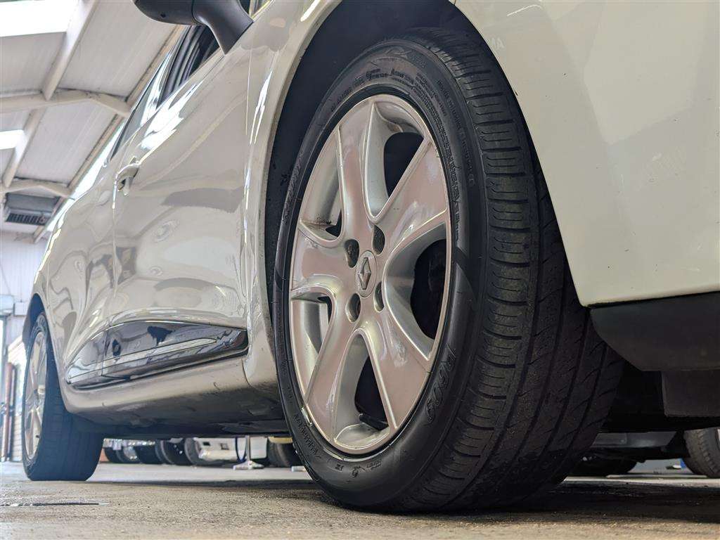 <p>2015 RENAULT CLIO D-QUEM-NAV NRG DCIEC</p>