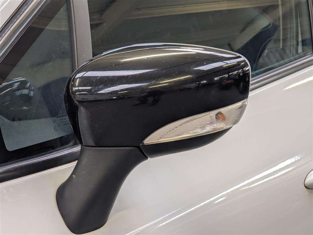 <p>2015 RENAULT CLIO D-QUEM-NAV NRG DCIEC</p>