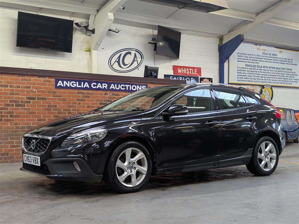 <p>2013 VOLVO V40 CROSS COUNTRY LUX D2</p>