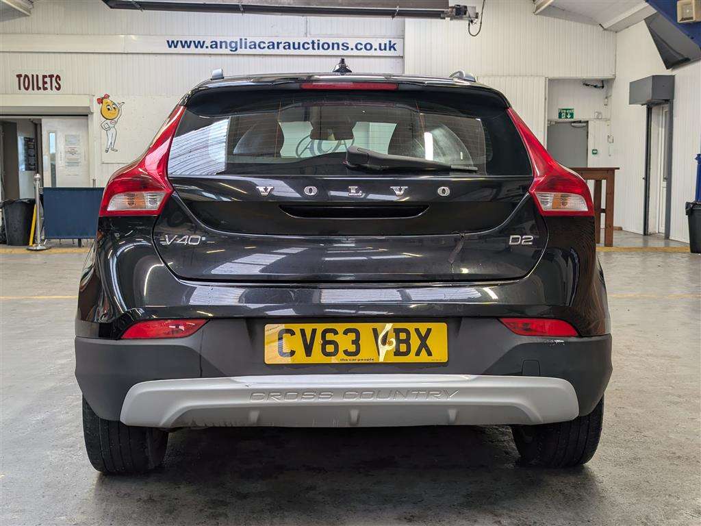 <p>2013 VOLVO V40 CROSS COUNTRY LUX D2</p>