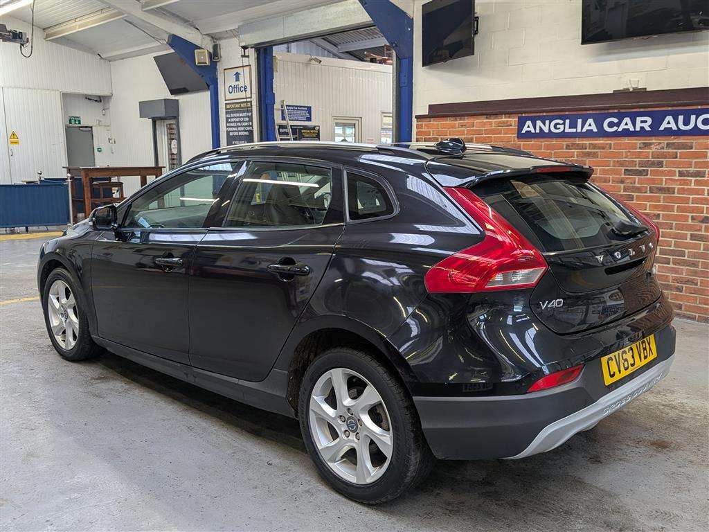 <p>2013 VOLVO V40 CROSS COUNTRY LUX D2</p>