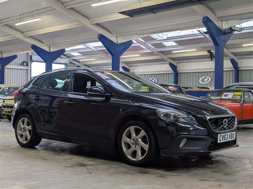 <p>2013 VOLVO V40 CROSS COUNTRY LUX D2</p>