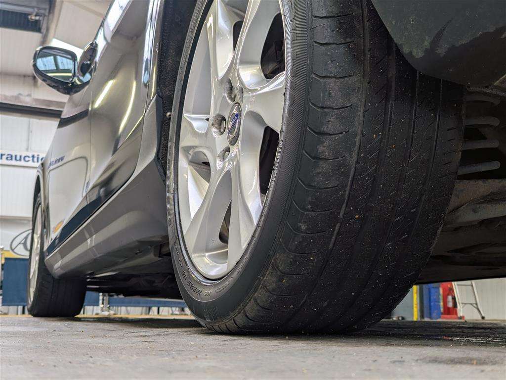 <p>2013 VOLVO V40 CROSS COUNTRY LUX D2</p>