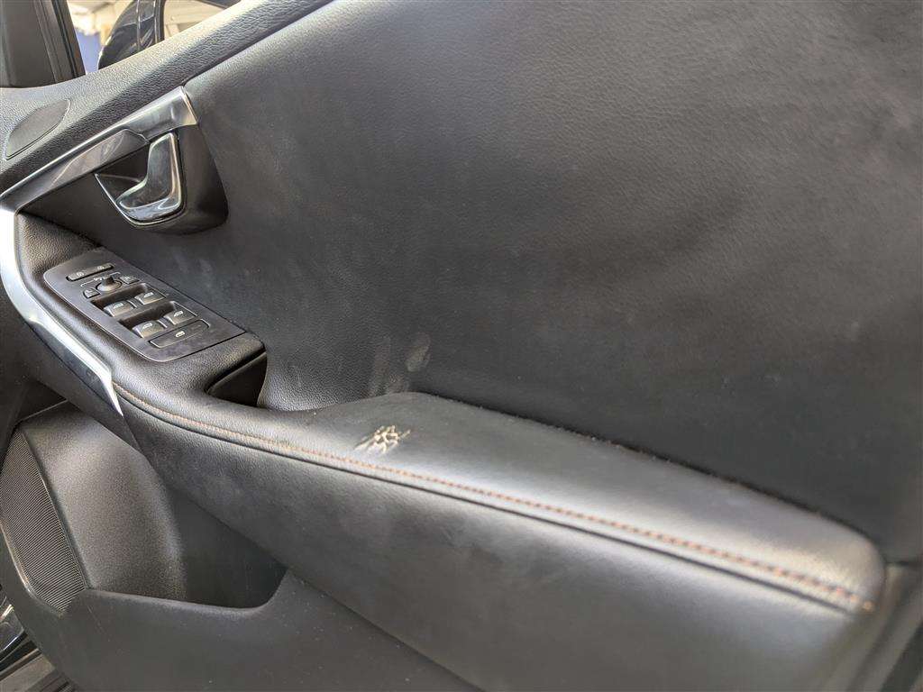 <p>2013 VOLVO V40 CROSS COUNTRY LUX D2</p>