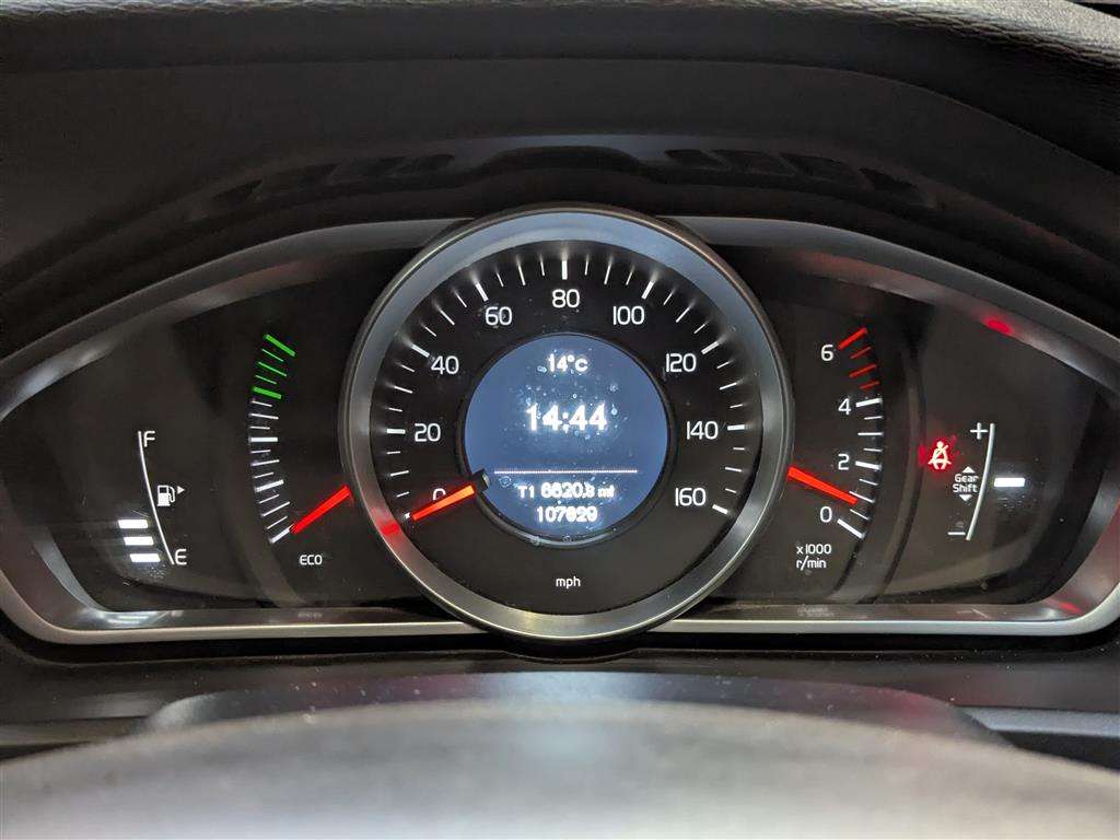 <p>2013 VOLVO V40 CROSS COUNTRY LUX D2</p>