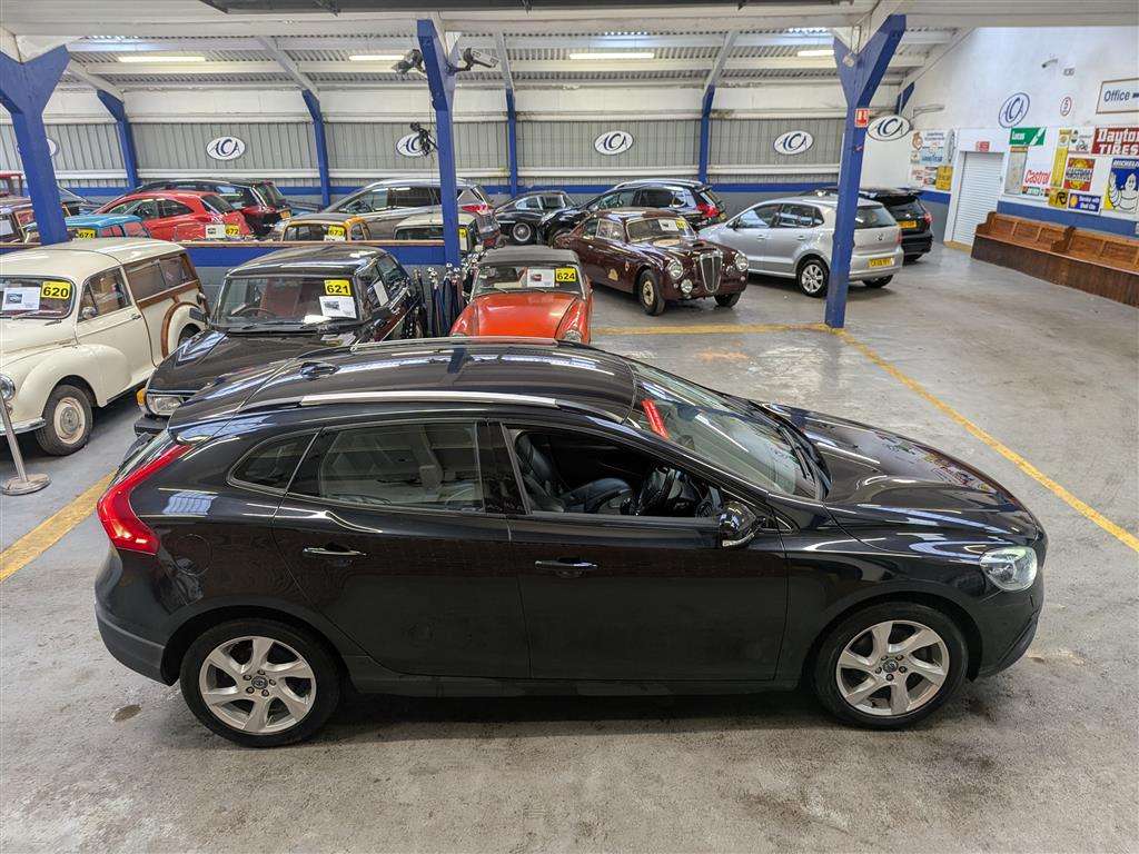 <p>2013 VOLVO V40 CROSS COUNTRY LUX D2</p>