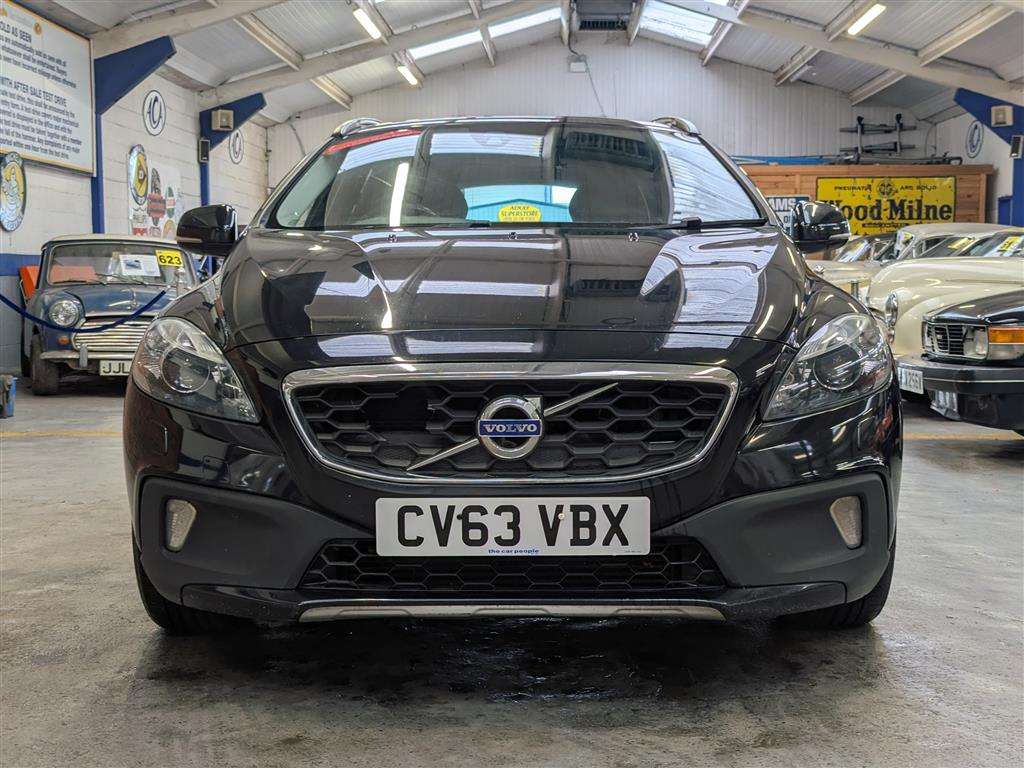 <p>2013 VOLVO V40 CROSS COUNTRY LUX D2</p>