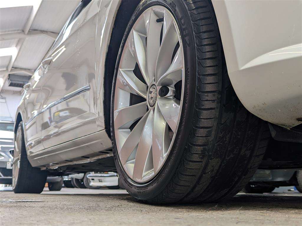 <p>2011 VOLKSWAGEN PASSAT GT CC TDI 170 BLUE</p>