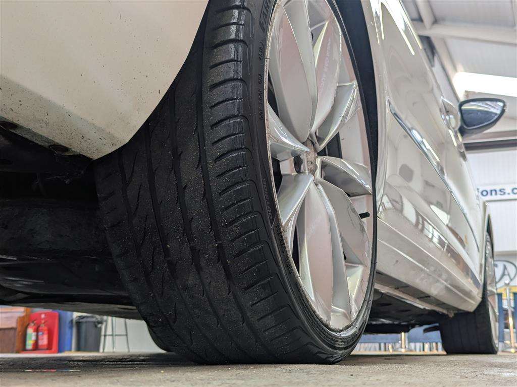 <p>2011 VOLKSWAGEN PASSAT GT CC TDI 170 BLUE</p>