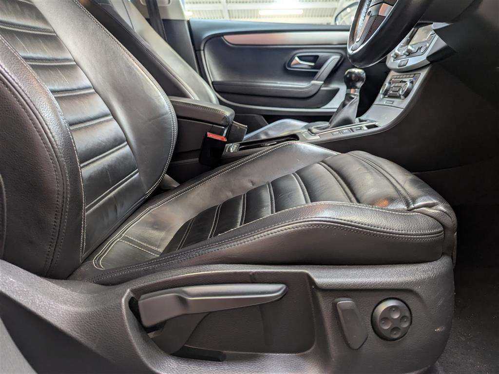 <p>2011 VOLKSWAGEN PASSAT GT CC TDI 170 BLUE</p>