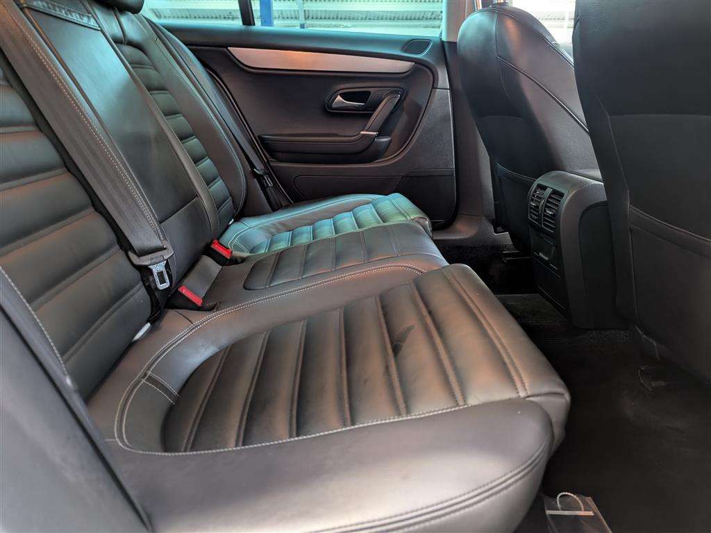 <p>2011 VOLKSWAGEN PASSAT GT CC TDI 170 BLUE</p>