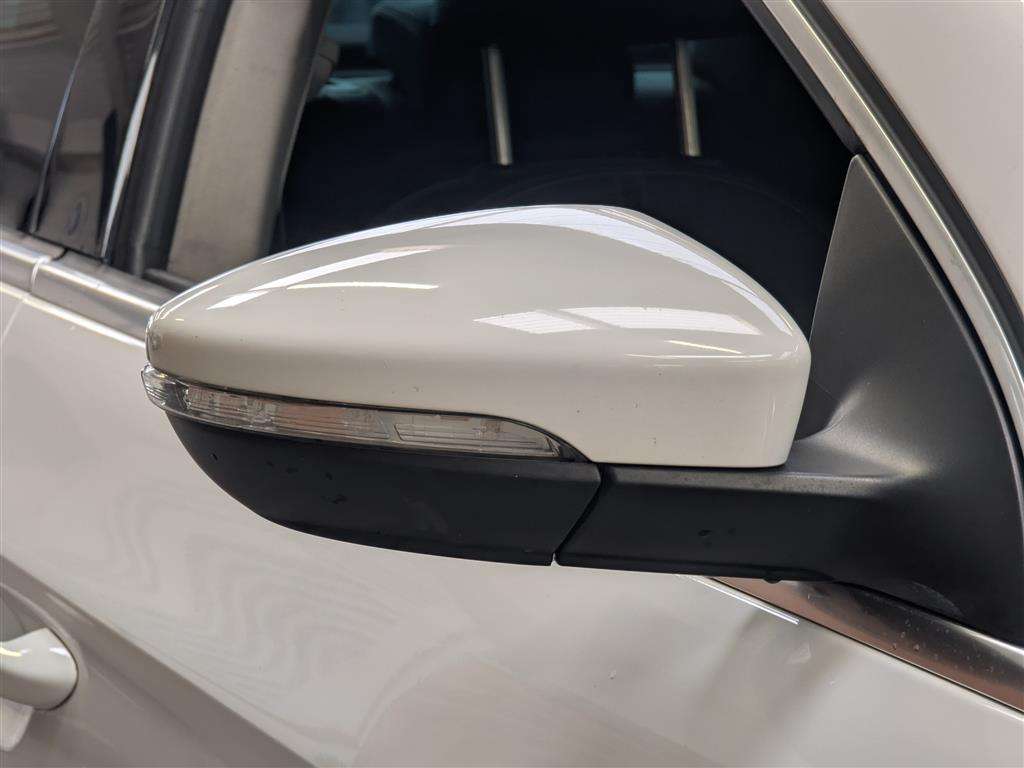 <p>2011 VOLKSWAGEN PASSAT GT CC TDI 170 BLUE</p>