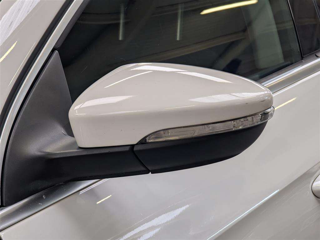 <p>2011 VOLKSWAGEN PASSAT GT CC TDI 170 BLUE</p>