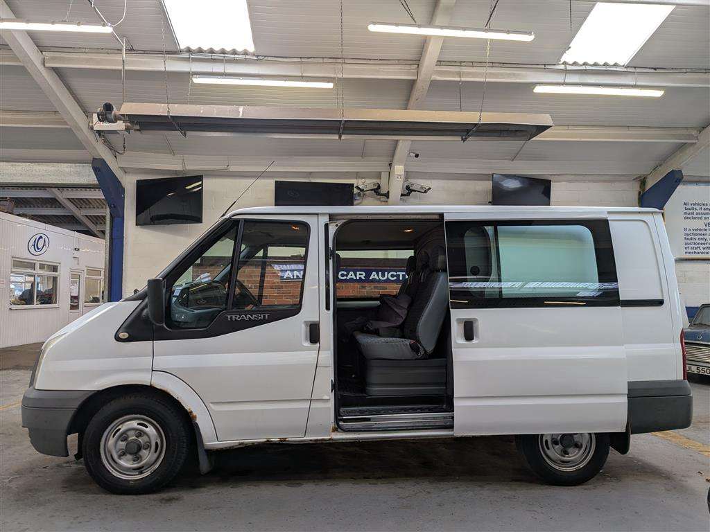 <p>2013 FORD TRANSIT 125 T260 FWD</p>