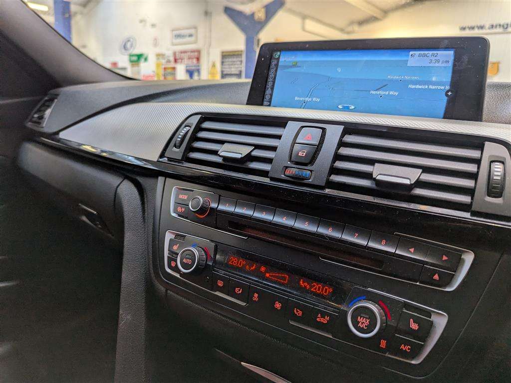 <p>2013 BMW 325D M SPORT</p>