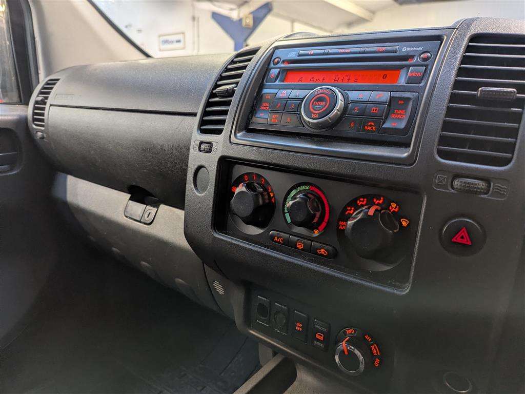 <p>2014 NISSAN NAVARA VISIA DCI</p>