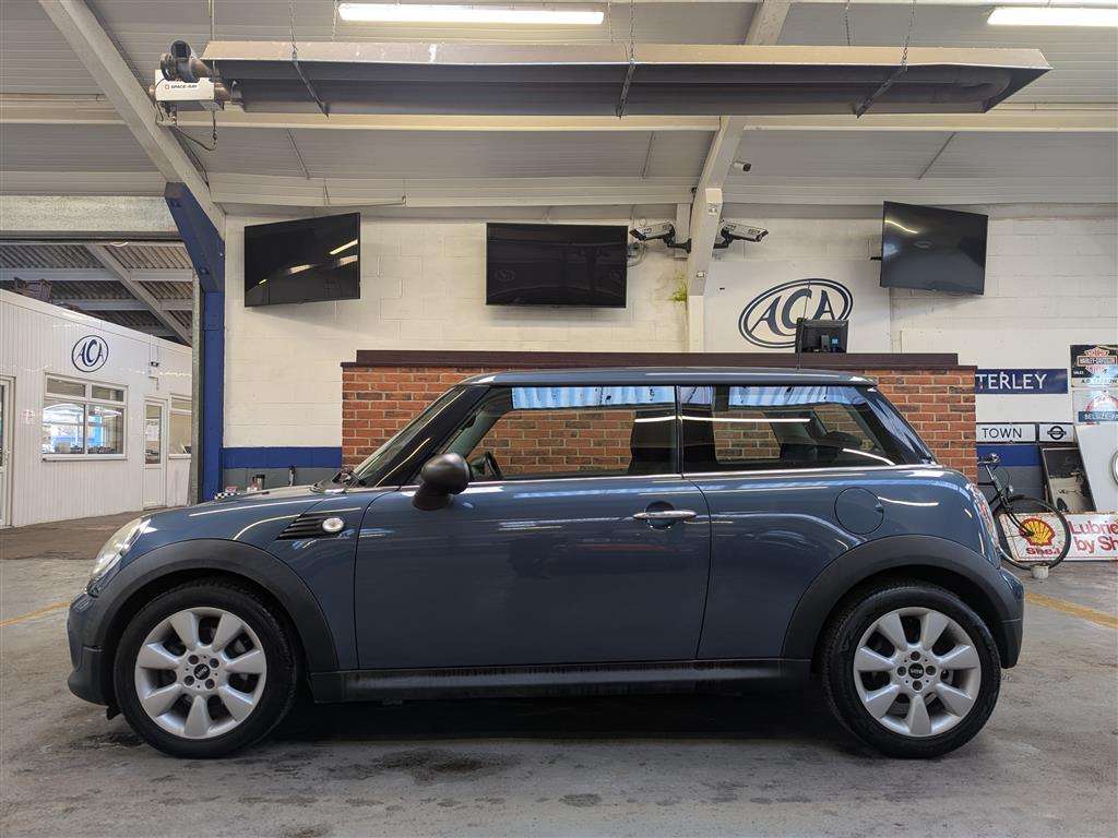 <p>2010 MINI ONE</p>