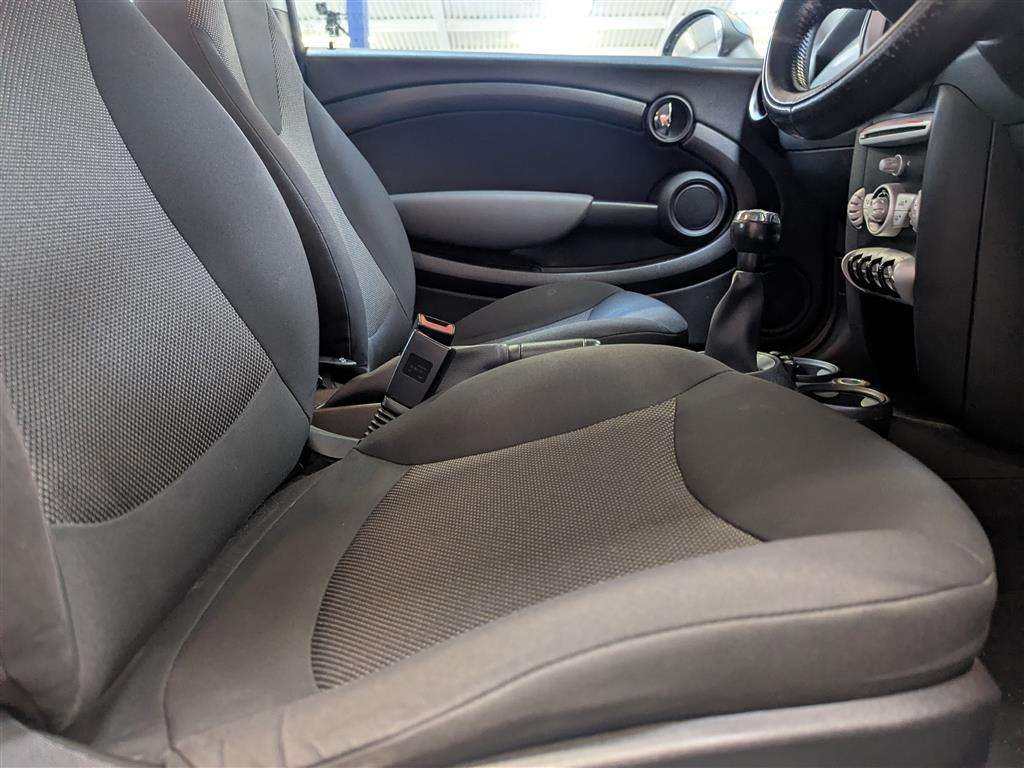 <p>2010 MINI ONE</p>